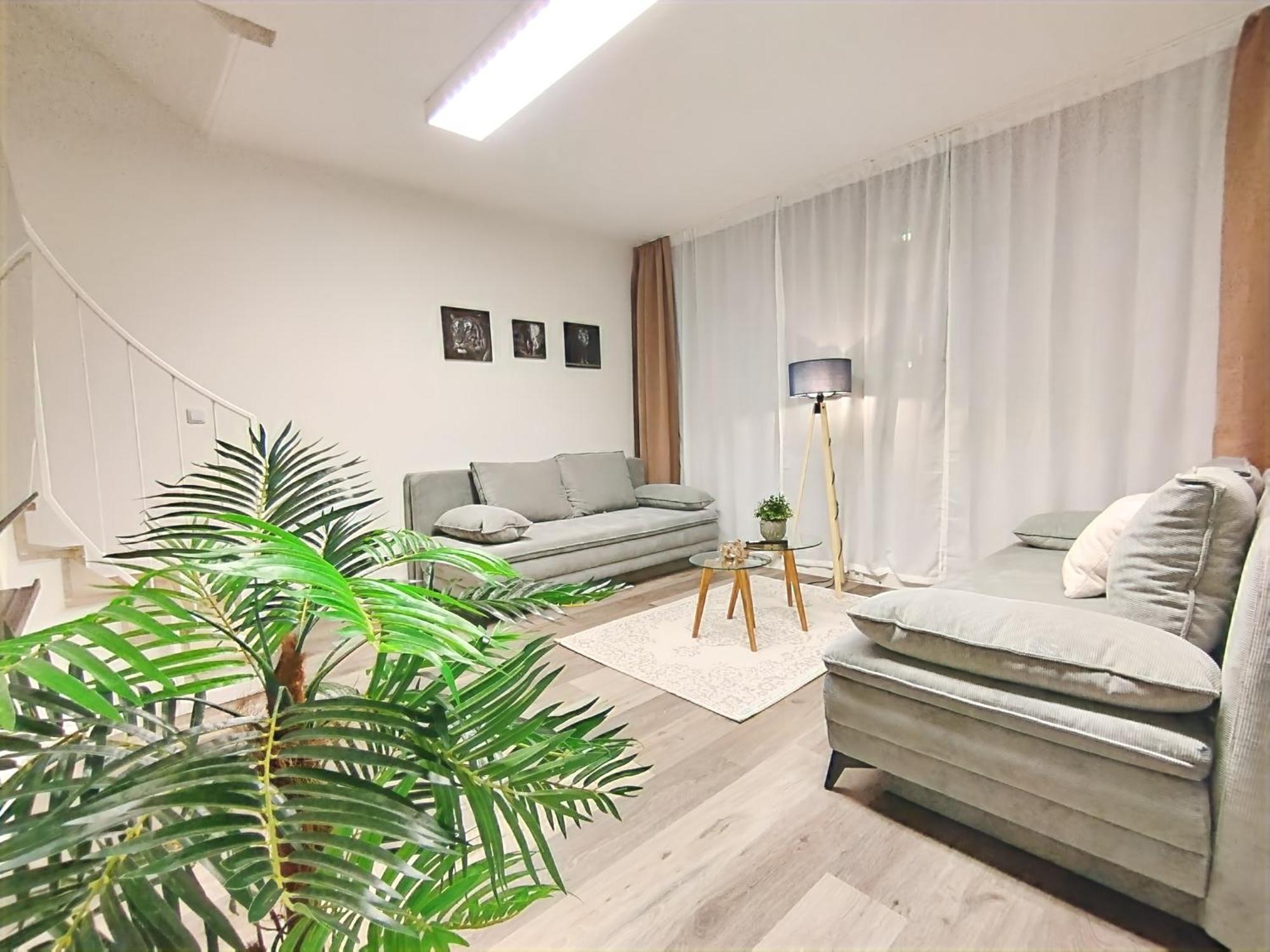 Design-apartment Fuer Bis Zu 4 Im 1 Og, Modern, Dachterrasse, Grill, Ruhige Lage, Plus, Wii, Lan Und Wlan Nuremberg