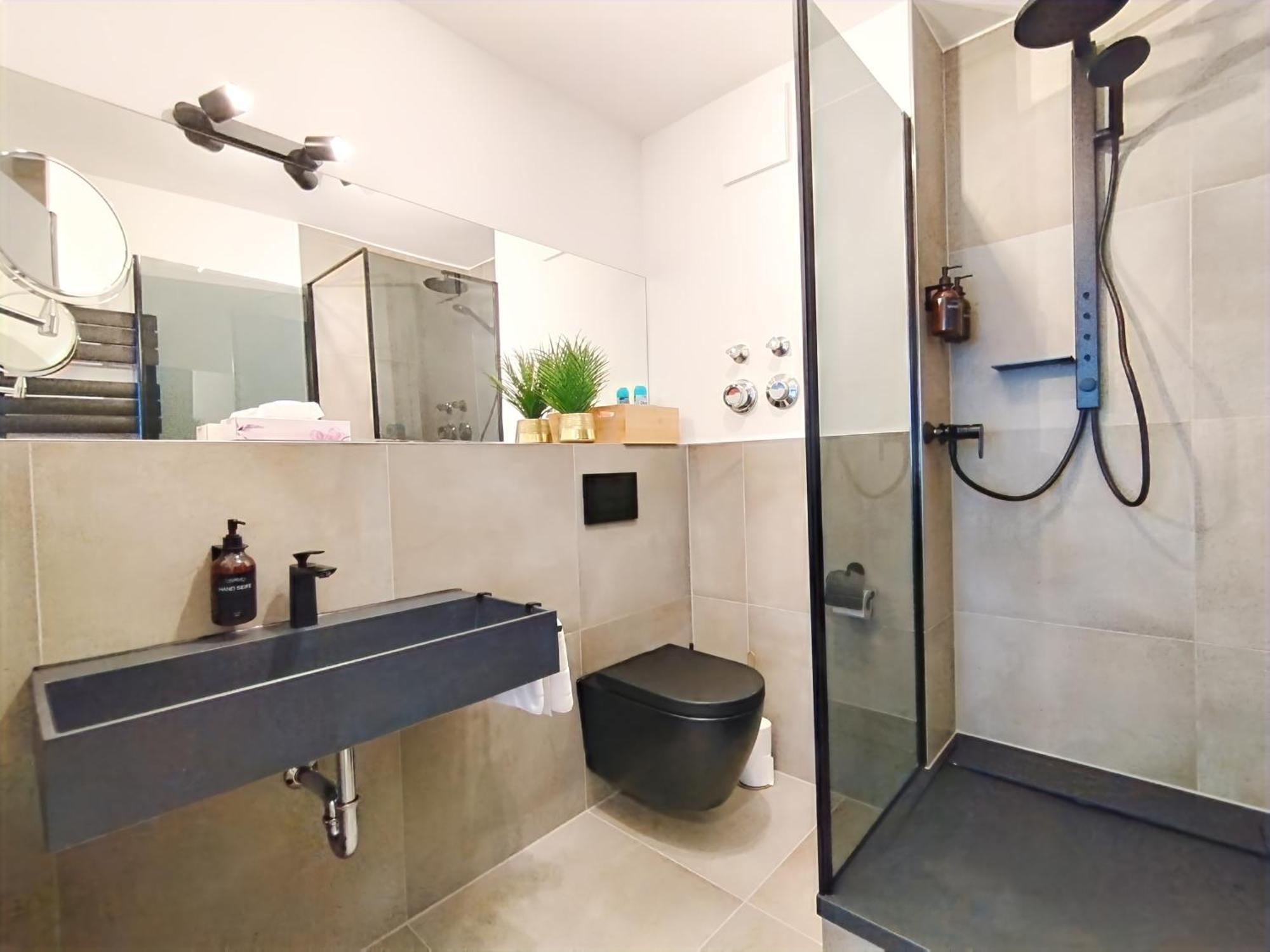 Design-apartment Fuer Bis Zu 4 Im 1 Og, Modern, Dachterrasse, Grill, Ruhige Lage, Plus, Wii, Lan Und Wlan * Nuremberg